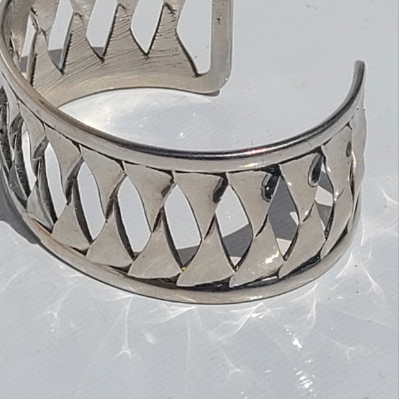 Lia Sophia "Shockwave" Silver Tone Individual Twisted Slats Cuff Bracelet - Picture 4 of 7